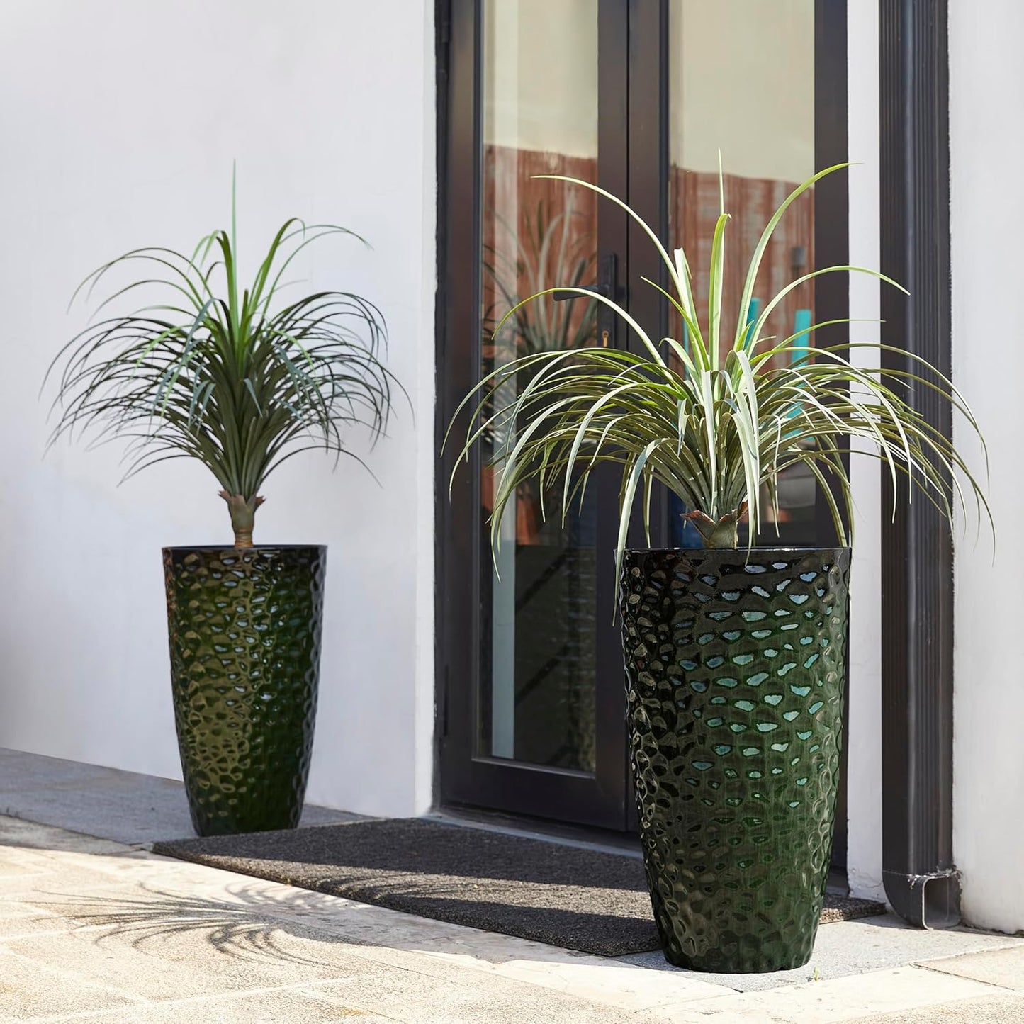 Glitzhome 23.75" H Oversized Tall Planter, Large Planters for Outdoor Plants, Set of 2 Honeycomb Textured Gradient Green Tall Planters with Drainage Holes, Modern Flower Pots for Porch Indoor Garden