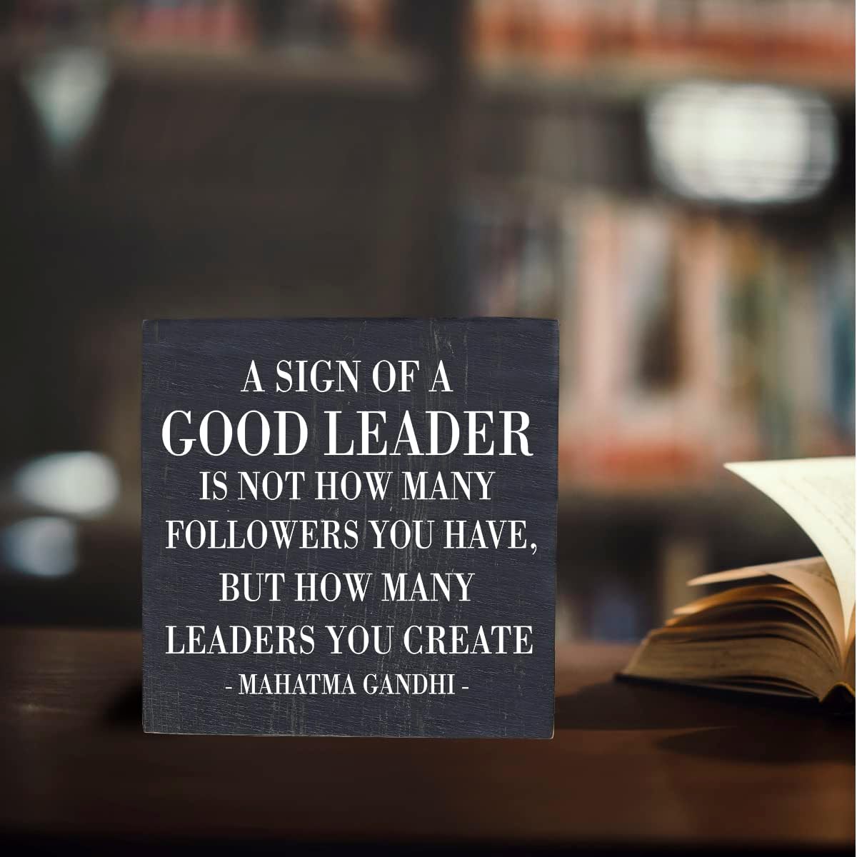 HTBIG A Sign of A Good Leader Desk Decor Sign, Office Decor For Boss Leader Gifts, Rustic Wood Sign for Boss Mentor Home Office Desk Shelf Table Decoration Gift