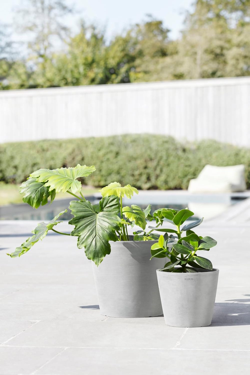 Ecopots Amsterdam Durable Modern Round Indoor/Outdoor Recycled-Based Composite Flower Pot Planter, White Grey, 12"