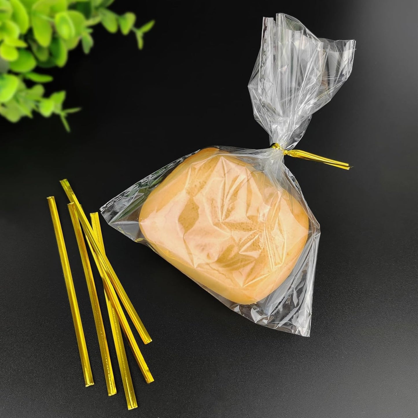 800 Pcs Metal Twist Ties 4 Inches Twist Straps for Bread Bags Candy Bags Snack Bags Halloween Party Cake Favor (Gold)