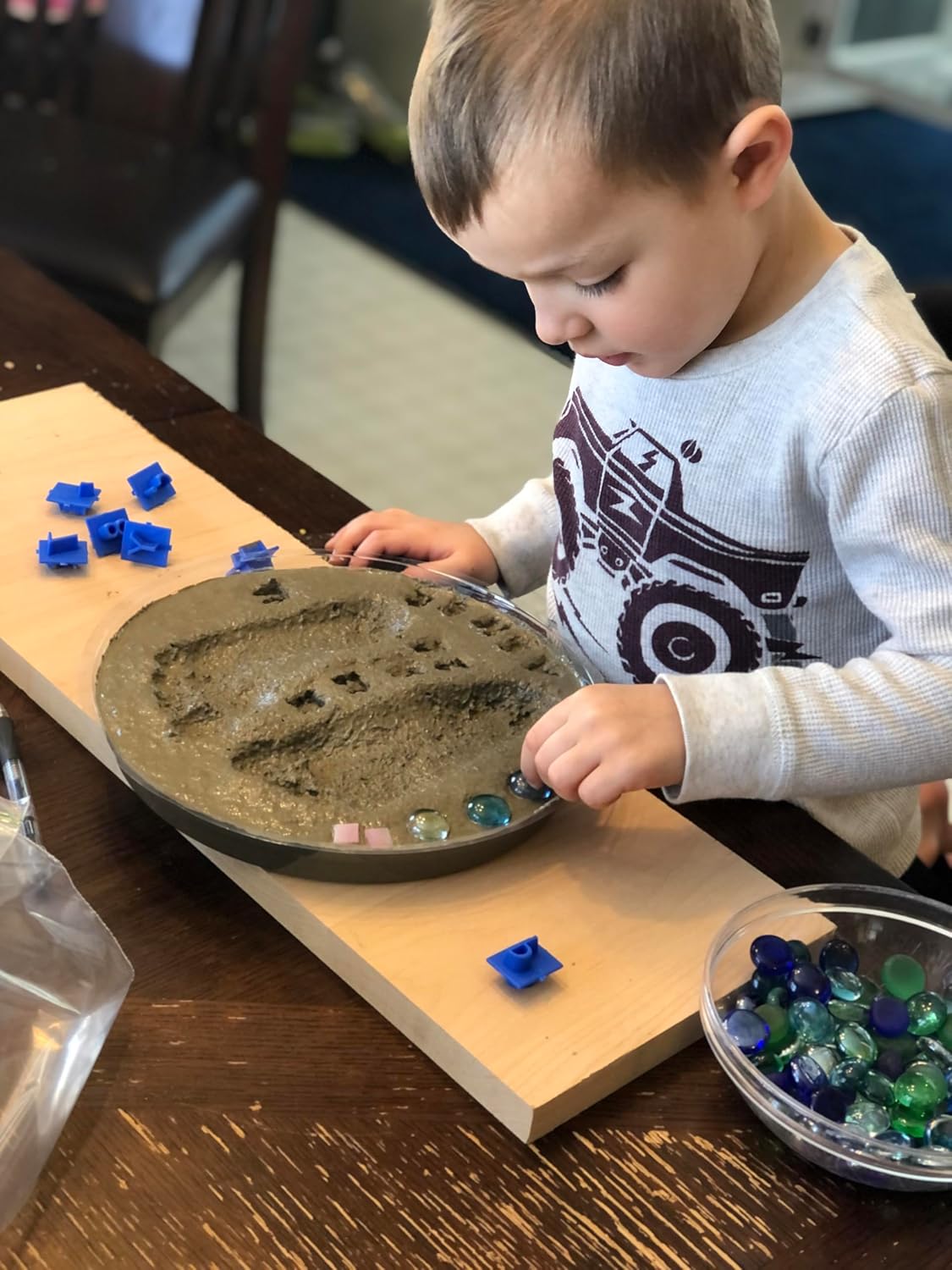 DIY Stepping Stone Kit with Color Pigment, Handprint Stepping Stone, Mother's Day Gift, Footprint Stepping Stone (8 Inch, Gray)