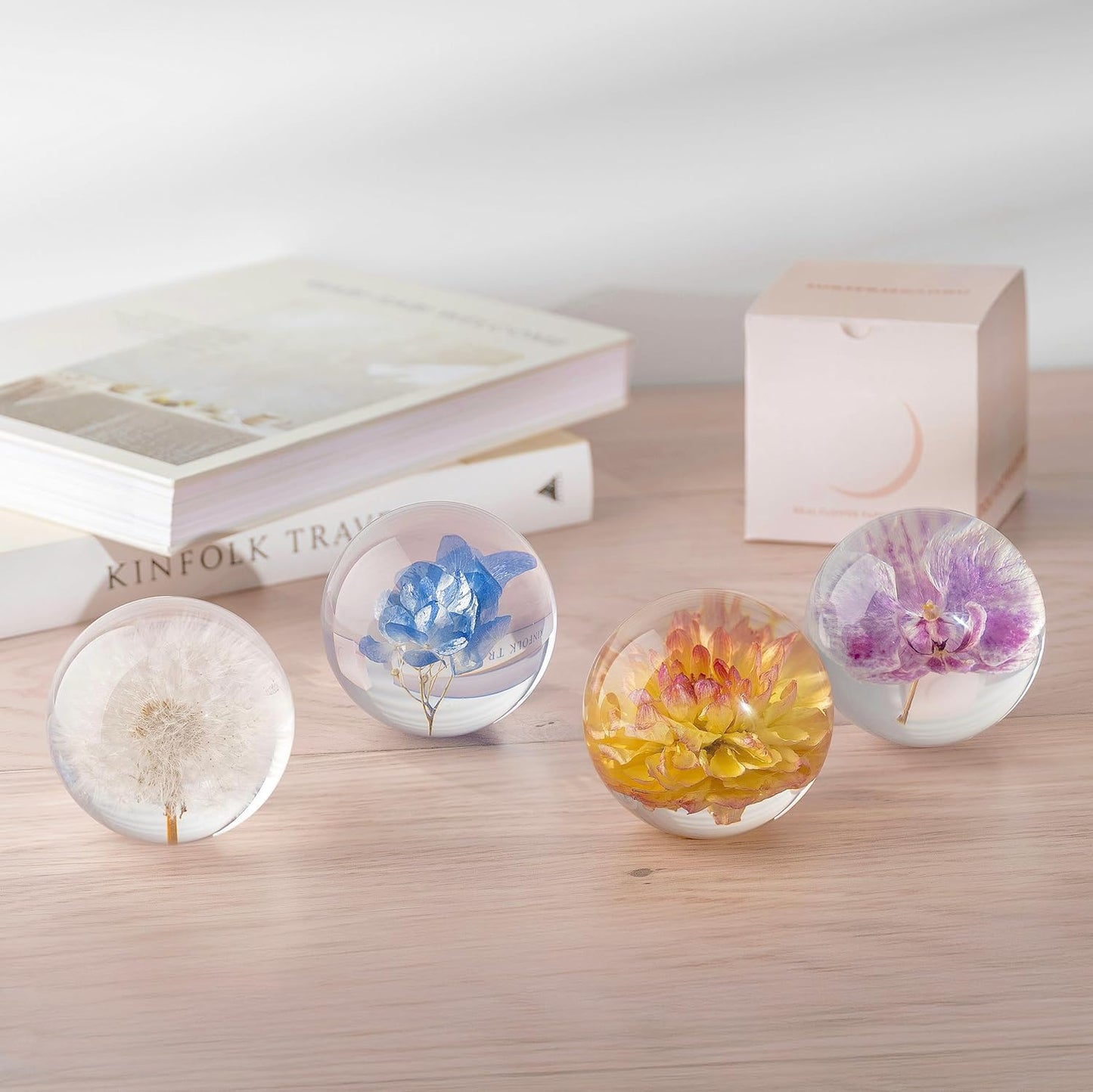 Real Blue Hydrangea Paperweight - Home Decor Crystal Resin Ball 3.14in (80mm) - Clear Blue Hydrangea Flower Globe for Special Days - Sphere Figurine Office Paperweight w/Flat Bottom
