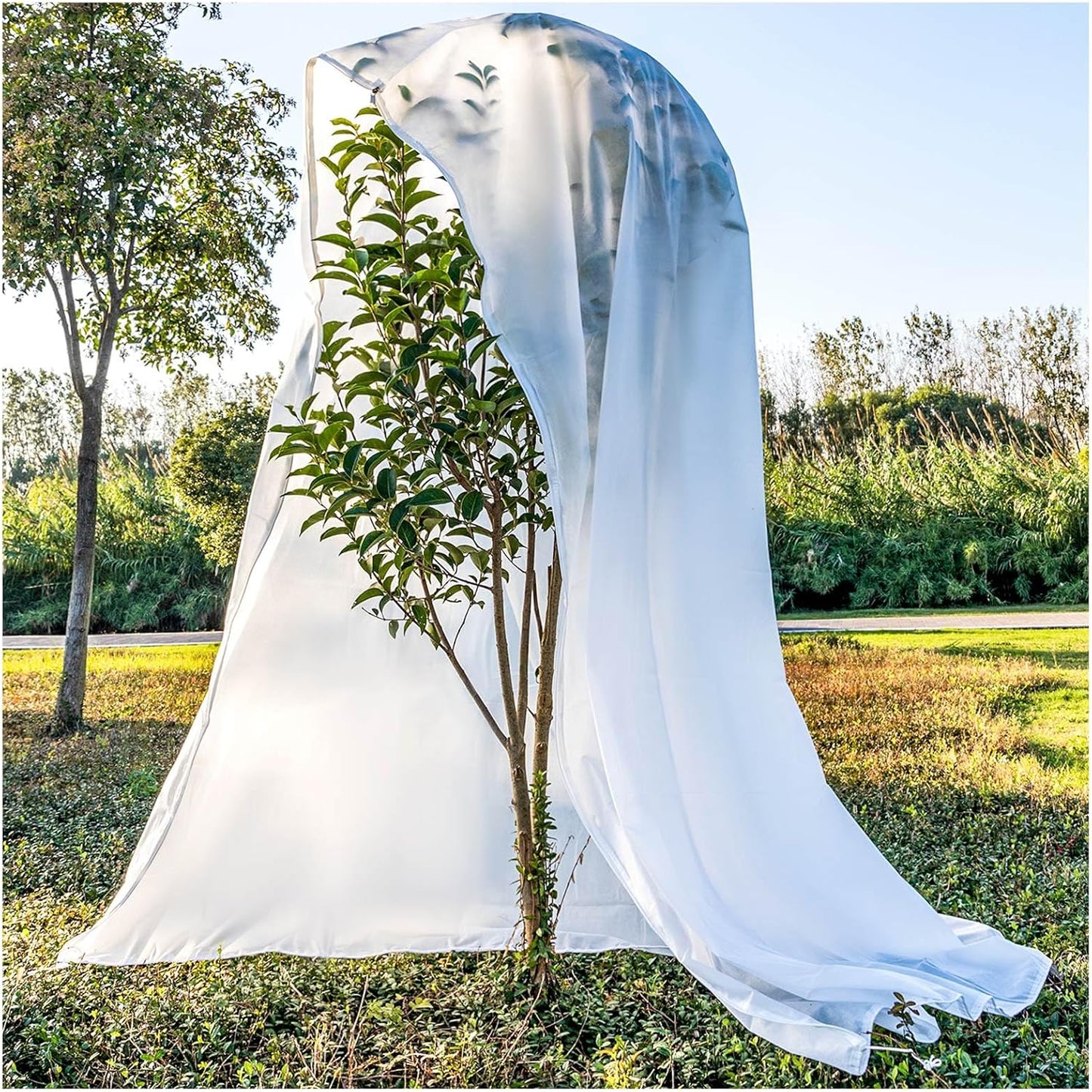 Plant Covers Freeze Protection, Frost Blankets for Outdoor Plants with Drawstring and Zipper, 2.5 oz/yd² 7.9 X 6.6 Ft, Reusable Winter Plant Protector Bag for Protect Trees Shrubs from Cold Frost