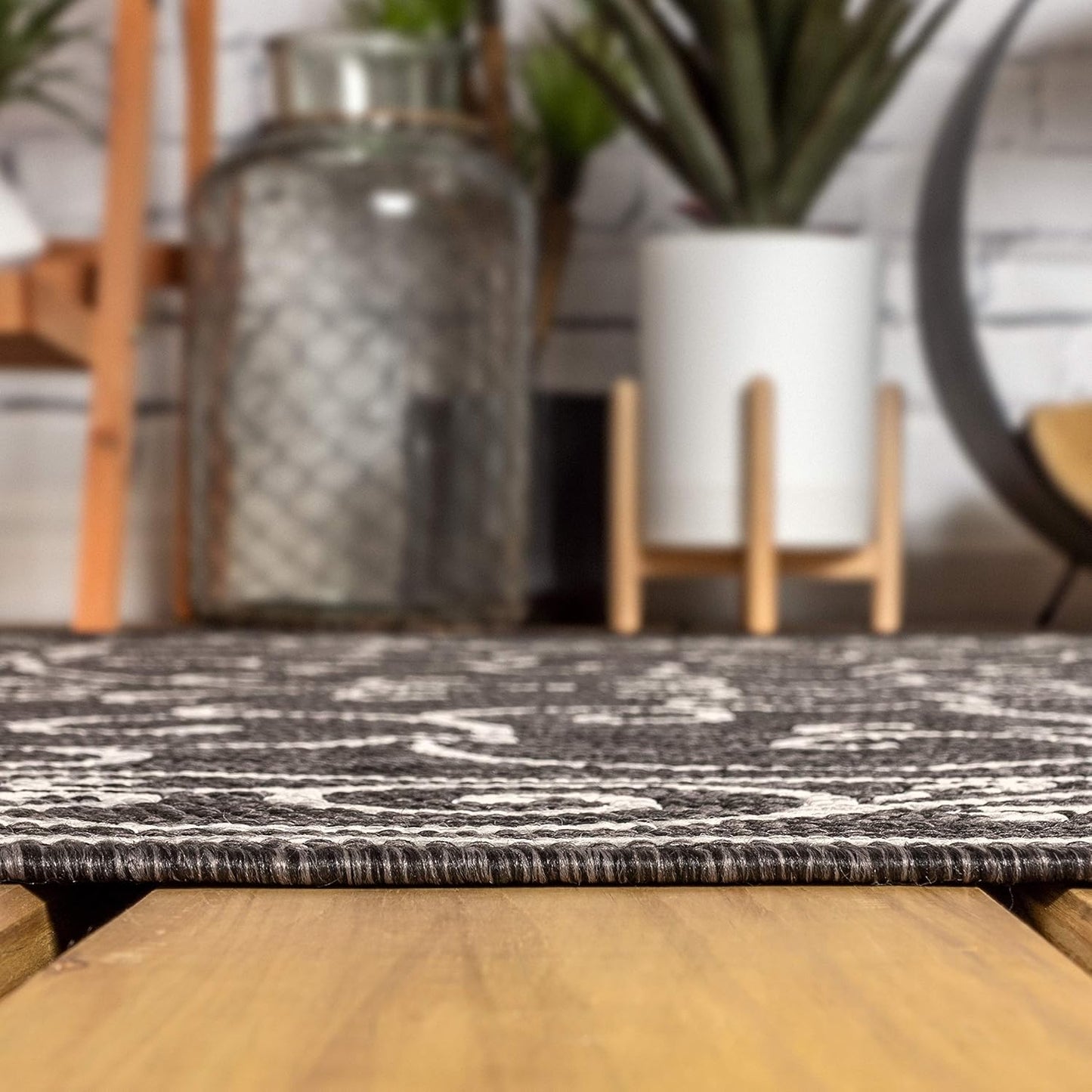 JONATHAN Y SMB106G-3R Charleston Vintage Filigree Textured Weave Black/Gray 3' Round Indoor/Outdoor Area Rug, Pet Friendly, Non-Shedding, Stain Resistant, Easy-Cleaning for Backyard, Patio, Porch